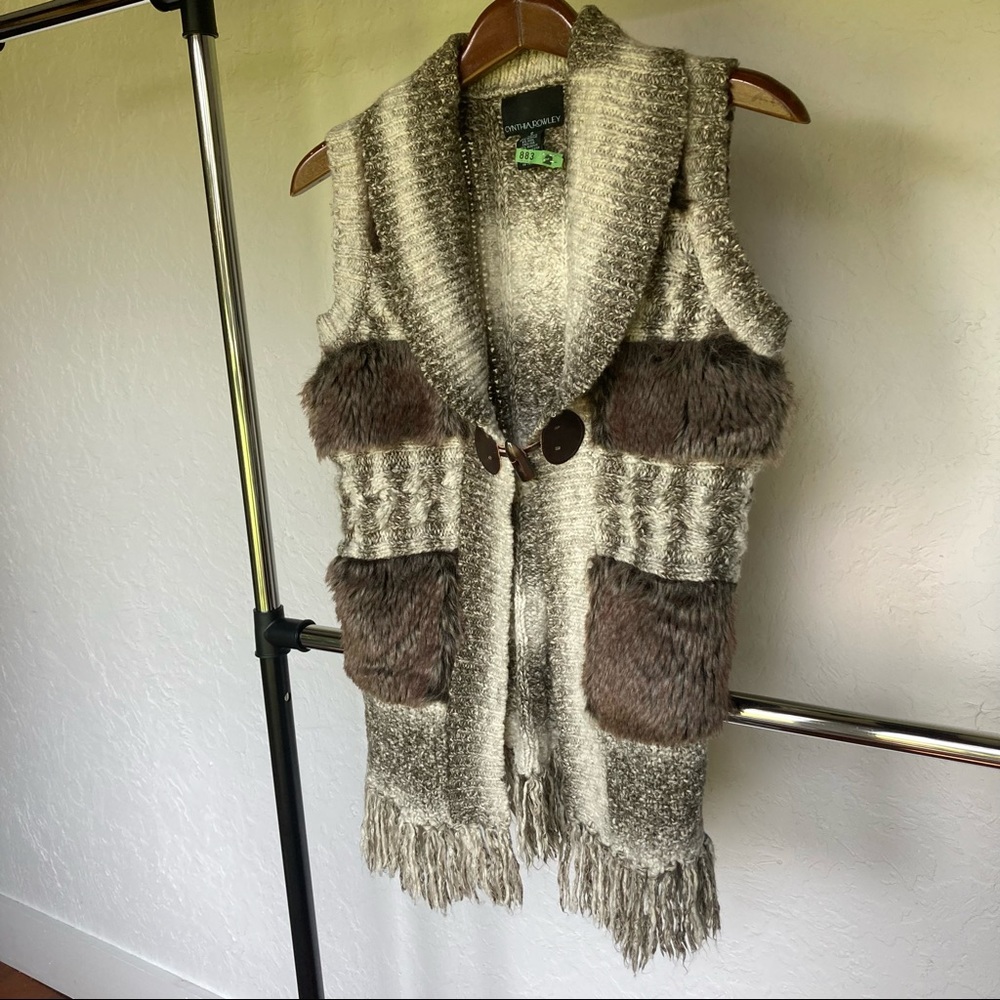 🐃EUC-Faux Fur-Trimmed Sweater Vest